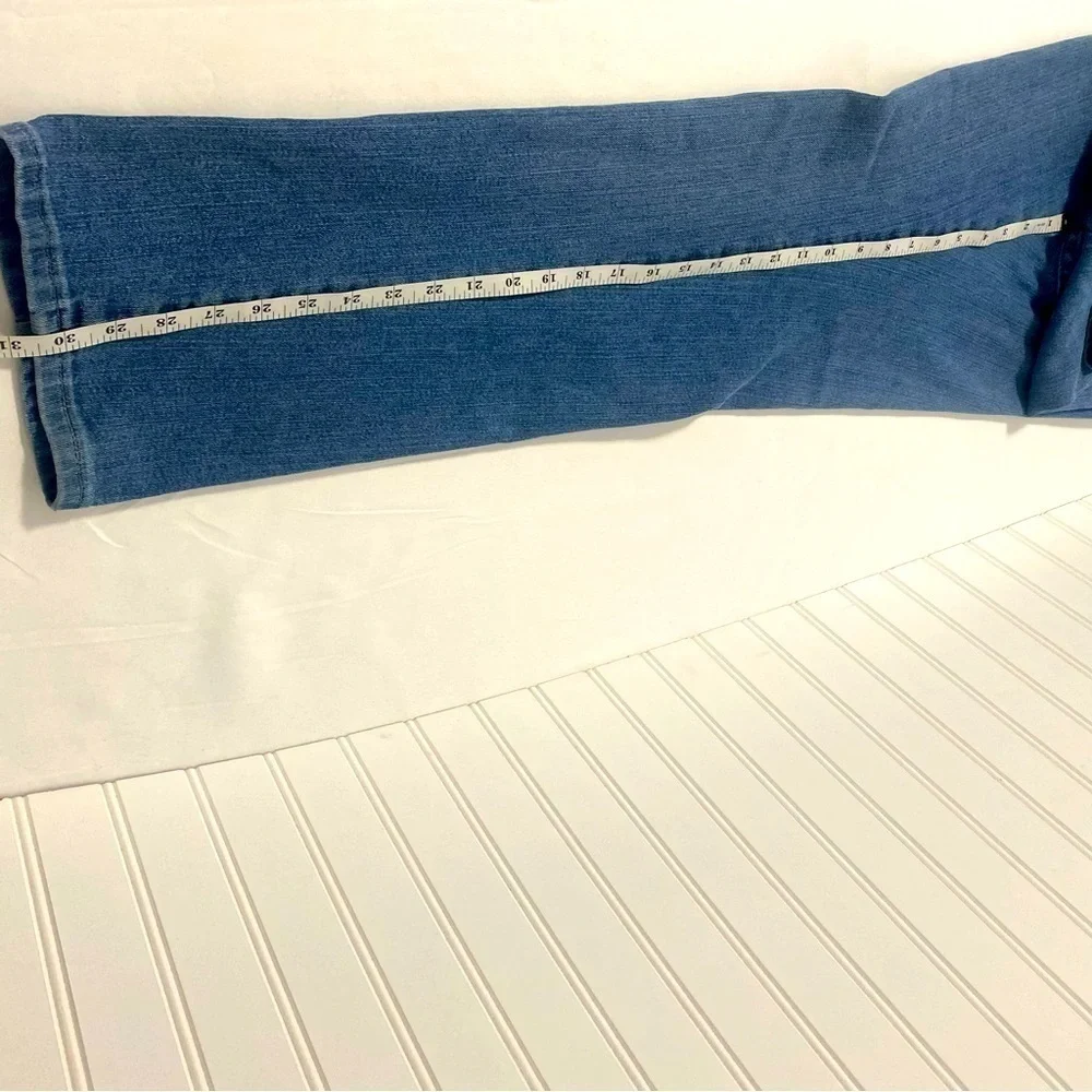 Lee Women's Size 14 Medium Classic Fit Straight Leg At The Waist Jeans High Rise